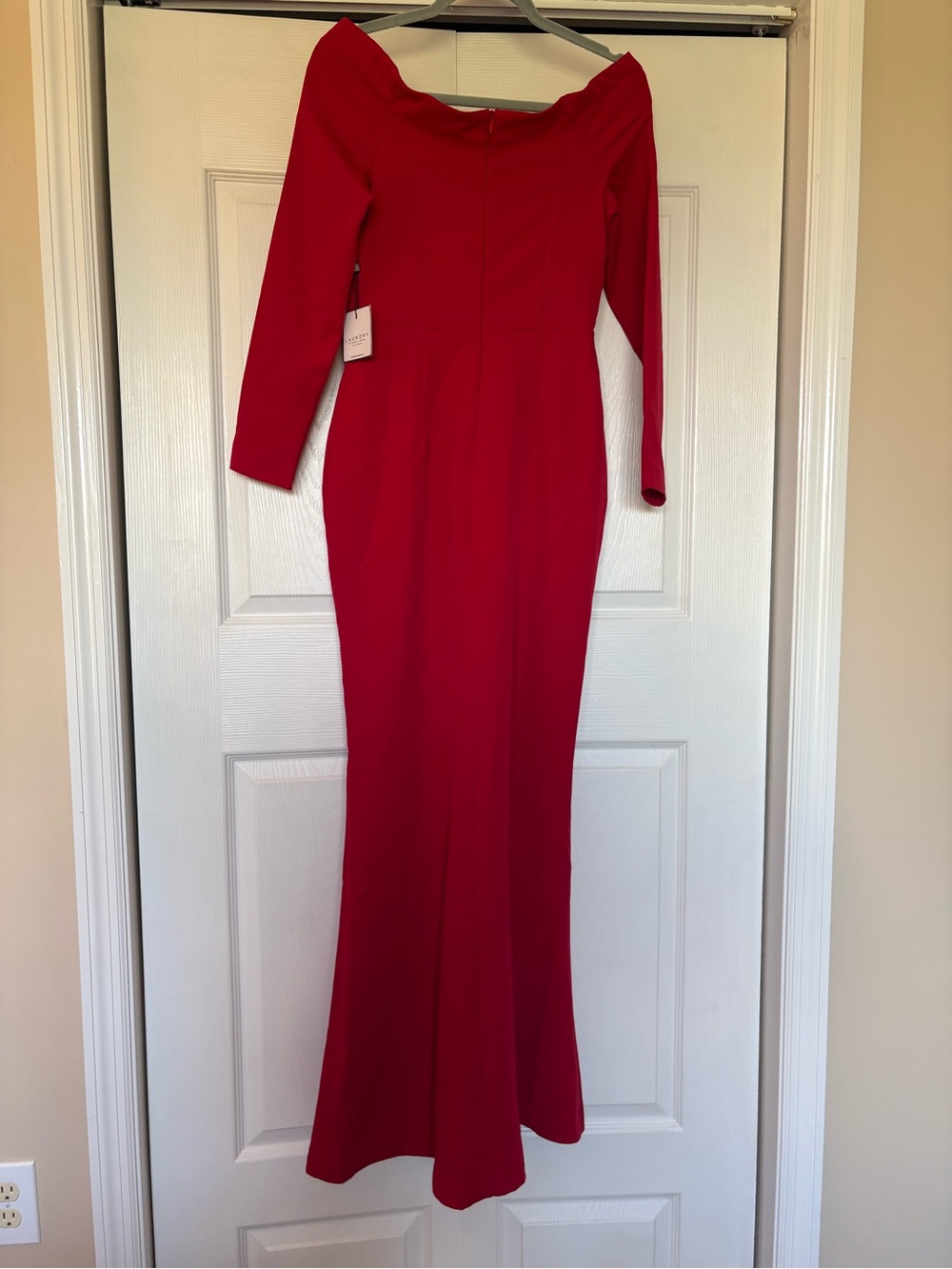 Laundry By Shelli Segal Red Long Sleeve Off-Shoulder Gown